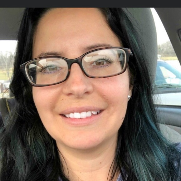 Meet your Posher, Larissa - Picture 1 of 1